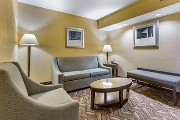 هتل Clarion Inn & Suites