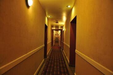 هتل Clocktower Inn Ventura