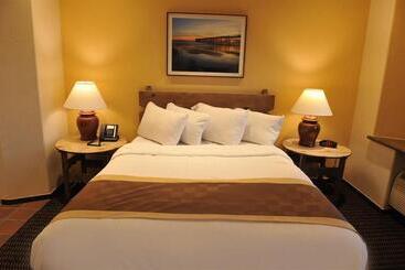 هتل Clocktower Inn Ventura