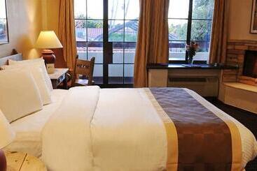 هتل Clocktower Inn Ventura