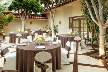 هتل Clocktower Inn Ventura