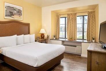 هتل Clocktower Inn Ventura