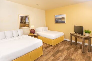 هتل Clocktower Inn Ventura