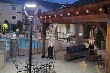 Club Hotel Nashville Inn & Suites