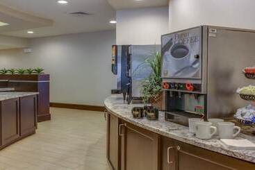 Club Hotel Nashville Inn & Suites