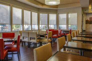 Club Hotel Nashville Inn & Suites