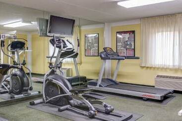 Club Hotel Nashville Inn & Suites
