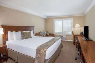 Days Inn By Wyndham San Diego Hotel Circle