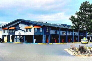 هتل Days Inn And Suites By Wyndham Port Huron