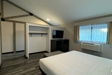 هتل Days Inn And Suites By Wyndham Port Huron