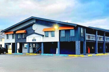 هتل Days Inn And Suites By Wyndham Port Huron
