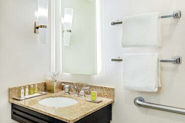 هتل Doubletree By Hilton Columbia