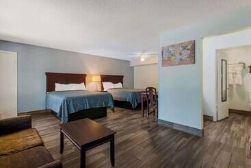 هتل Econo Lodge Inn & Suites Fulton  Rockport