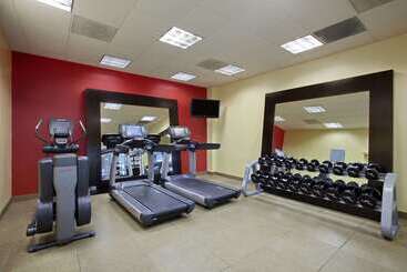 هتل Embassy Suites By Hilton St. Louis Airport