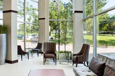 هتل Embassy Suites By Hilton St. Louis Airport