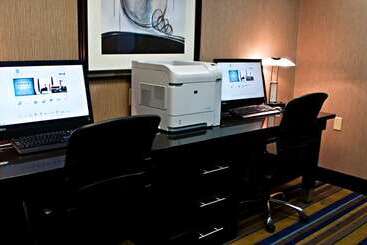 هتل Embassy Suites By Hilton St. Louis Airport