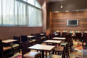 هتل Fairfield Inn Sacramento Cal Expo