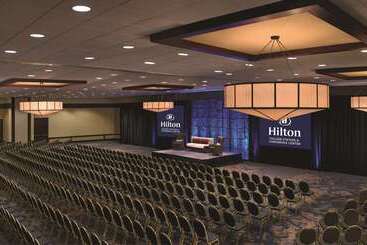 هتل Hilton College Station & Conference Center