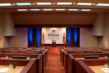 هتل Hilton College Station & Conference Center