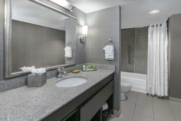 هتل Hilton College Station & Conference Center