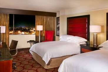 هتل Hilton College Station & Conference Center