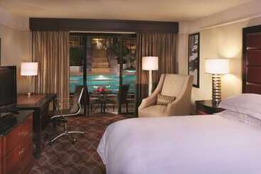 هتل Hilton College Station & Conference Center