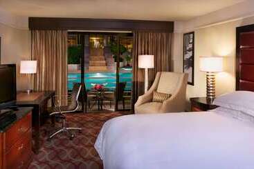 هتل Hilton College Station & Conference Center