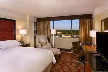 هتل Hilton College Station & Conference Center