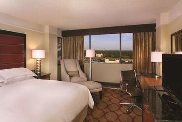 هتل Hilton College Station & Conference Center