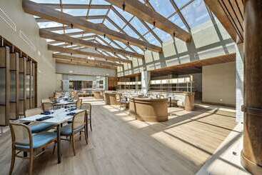 هتل Hilton College Station & Conference Center