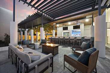 هتل Hilton College Station & Conference Center