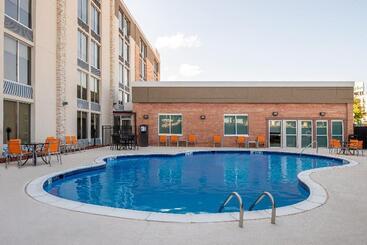 هتل Holiday Inn Express & Suites   Shreveport   Downtown, An Ihg