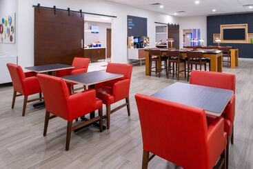 هتل Holiday Inn Express & Suites   Shreveport   Downtown, An Ihg