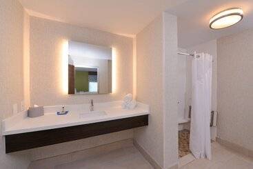 هتل Holiday Inn Express & Suites   Shreveport   Downtown, An Ihg