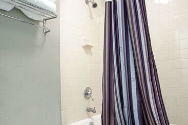 هتل La Quinta Inn By Wyndham West Palm Beach  Florida Turnpike