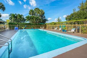 هتل La Quinta Inn By Wyndham West Palm Beach  Florida Turnpike