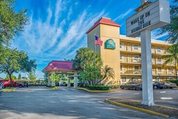 هتل La Quinta Inn By Wyndham West Palm Beach  Florida Turnpike