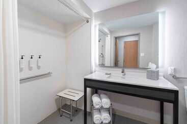 هتل Holiday Inn Express South Burlington   Downtown, An Ihg