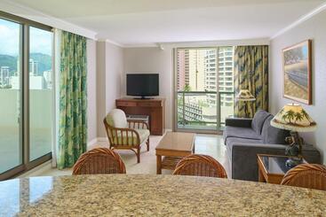 Luana Waikiki Hotel & Suites