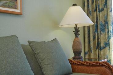 Luana Waikiki Hotel & Suites