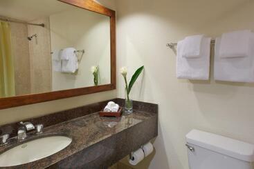 Luana Waikiki Hotel & Suites