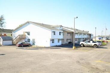 هتل Luxury Inn & Suites