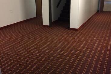 هتل Luxury Inn & Suites
