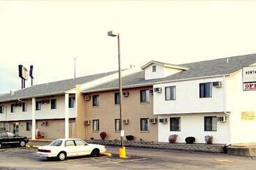 هتل Luxury Inn & Suites