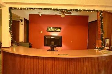 هتل Luxury Inn & Suites