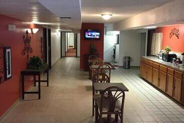 هتل Luxury Inn & Suites