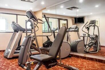 هتل Quality Inn Airport