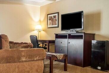هتل Quality Inn Airport