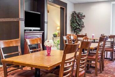 هتل Quality Inn Airport