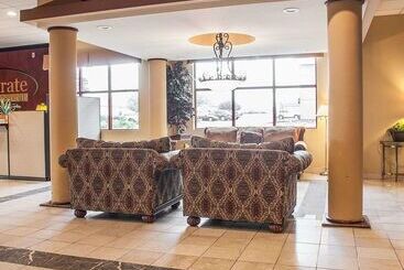 هتل Quality Inn Airport